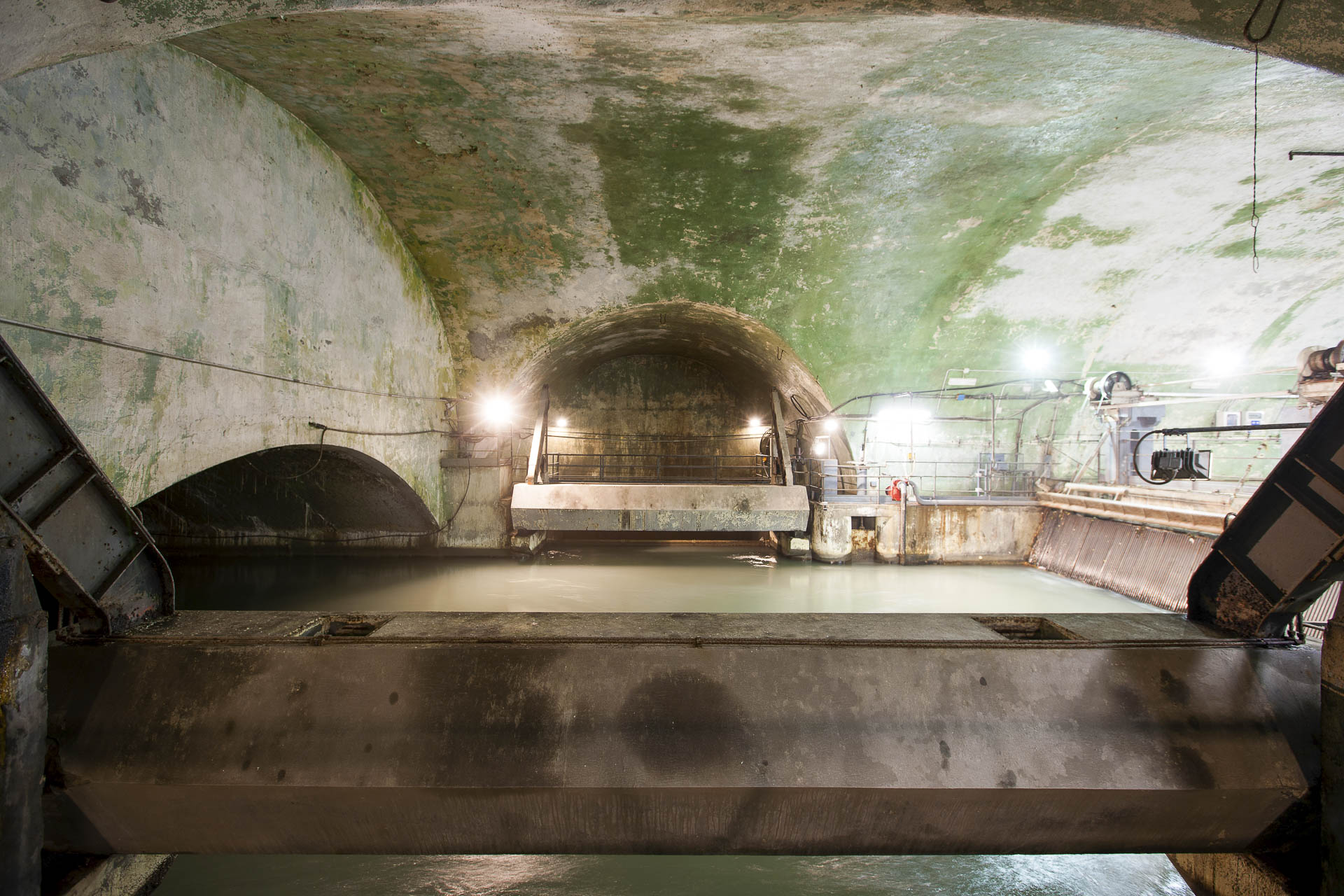 Canale derivatore acque Centrale idroelettrica di Saint - Claire produzione energia elettrica Green