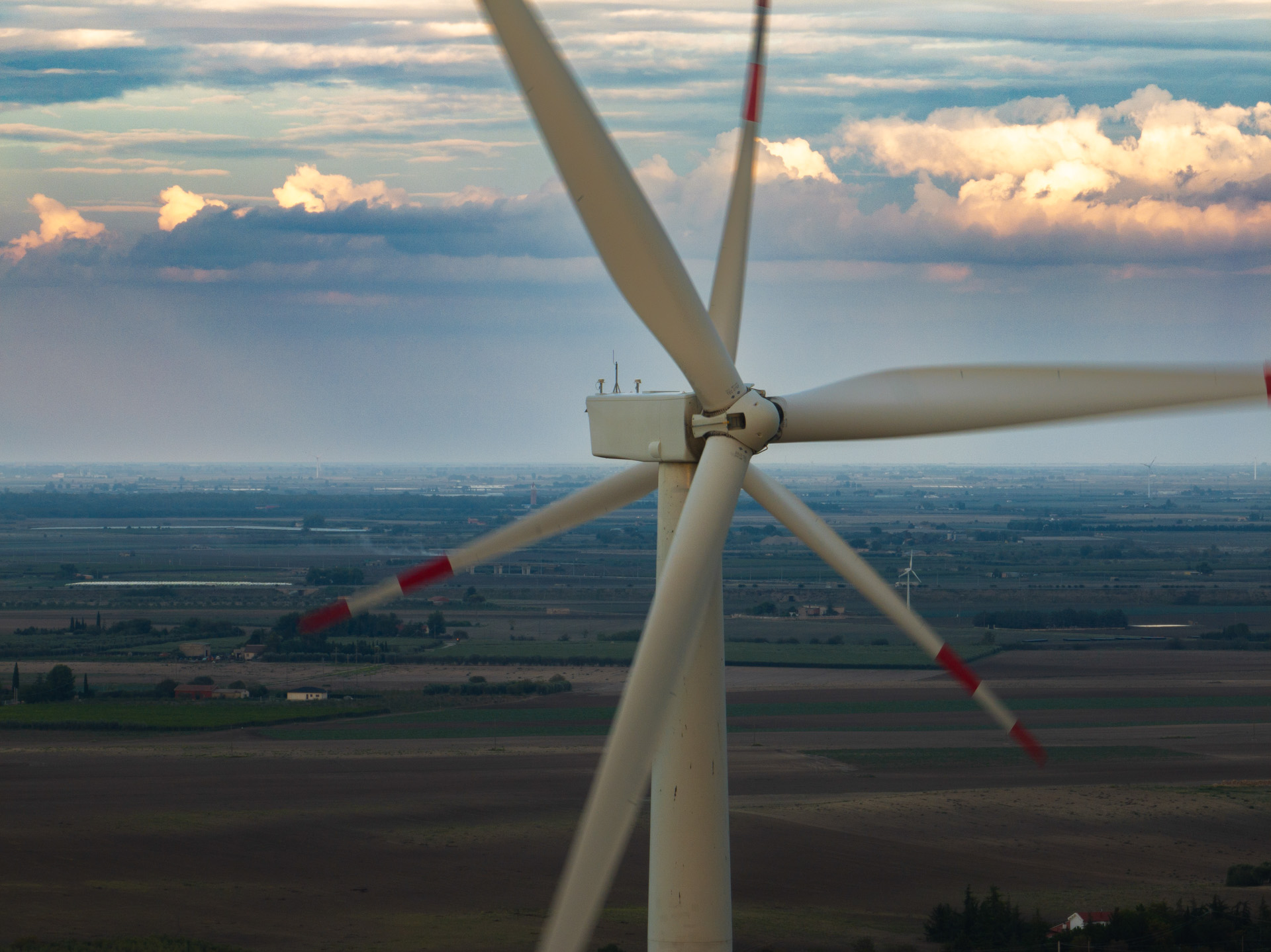 Impianto produzione energia verde eolica rinnovabile di Ponte Albanito