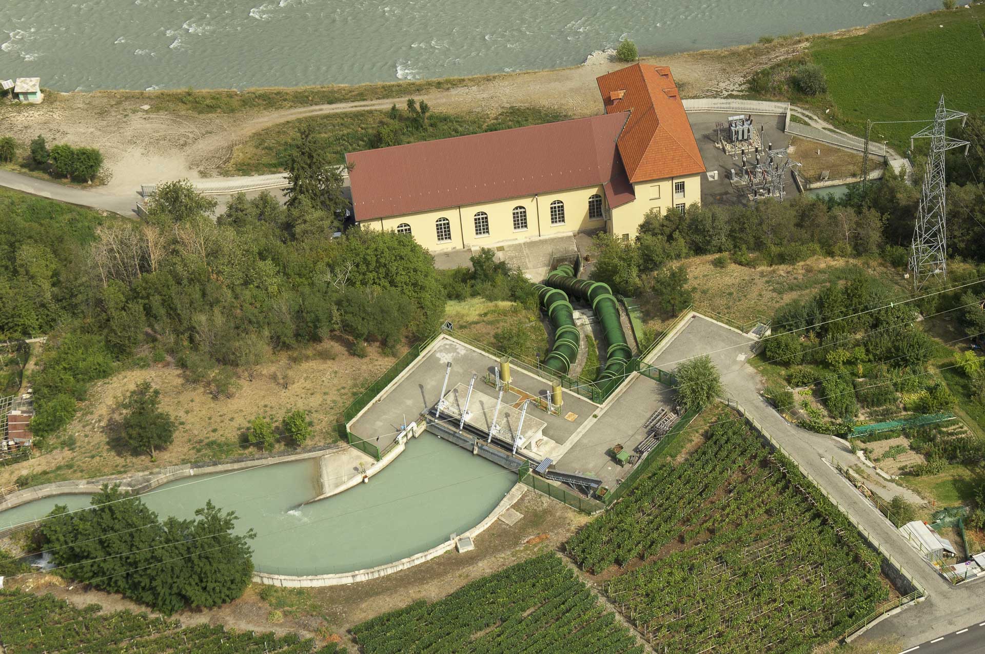 Centrale idroelettrica Gruppo CVA in Aymavilles produzione energia rinnovabile