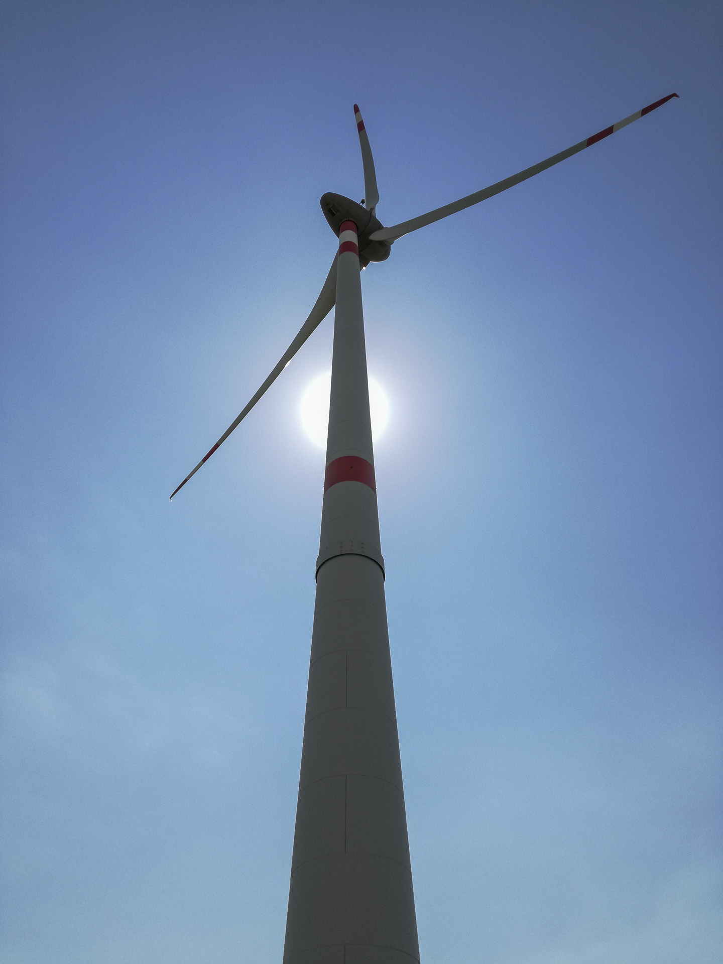 Impianto energia eolica verde rinnovabile Pontedera
